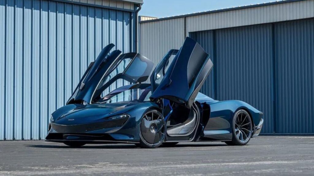 Portas da McLaren Speedtail 2025 abertas.