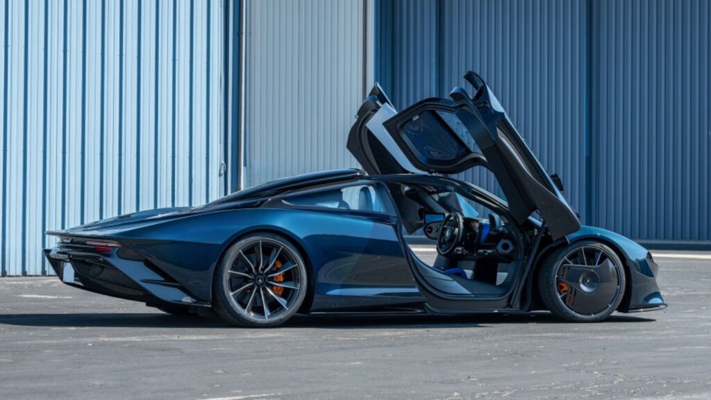 Portas da McLaren Speedtail 2025 abertas.