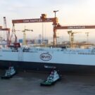 Navio da BYD na água.