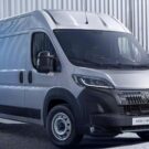 Peugeot Boxer 2025 na diagonal.