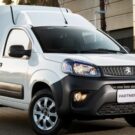 Peugeot Partner Rapid 2025 na diagonal.