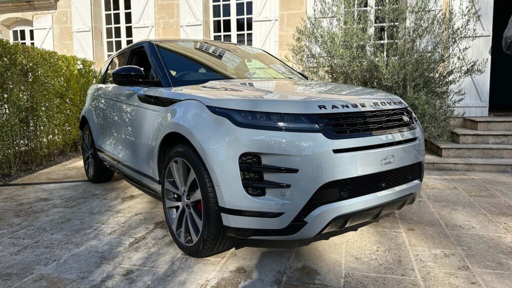 Land Rover Range Rover Evoque 2025 na diagonal.