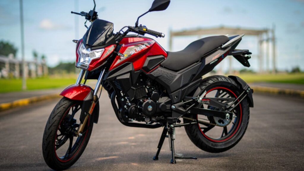 Shineray JEF 150s EFI 2025 vermelha no descanso.