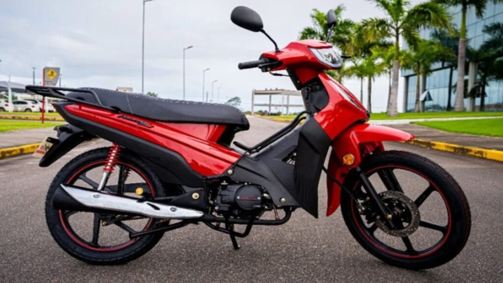 Shineray PHOENIX 50 2025 vermelha parada.