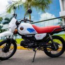 Shineray WORKER 150 2025 perto de calçada.