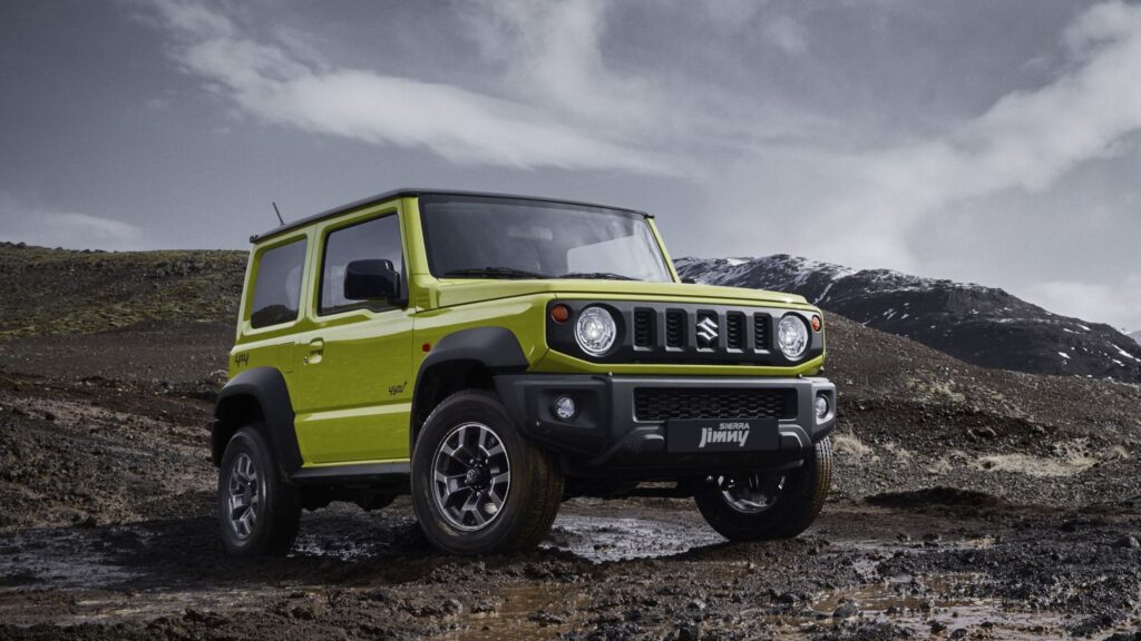 Suzuki Jimni Sierra 2025 amarelo na diagonal.