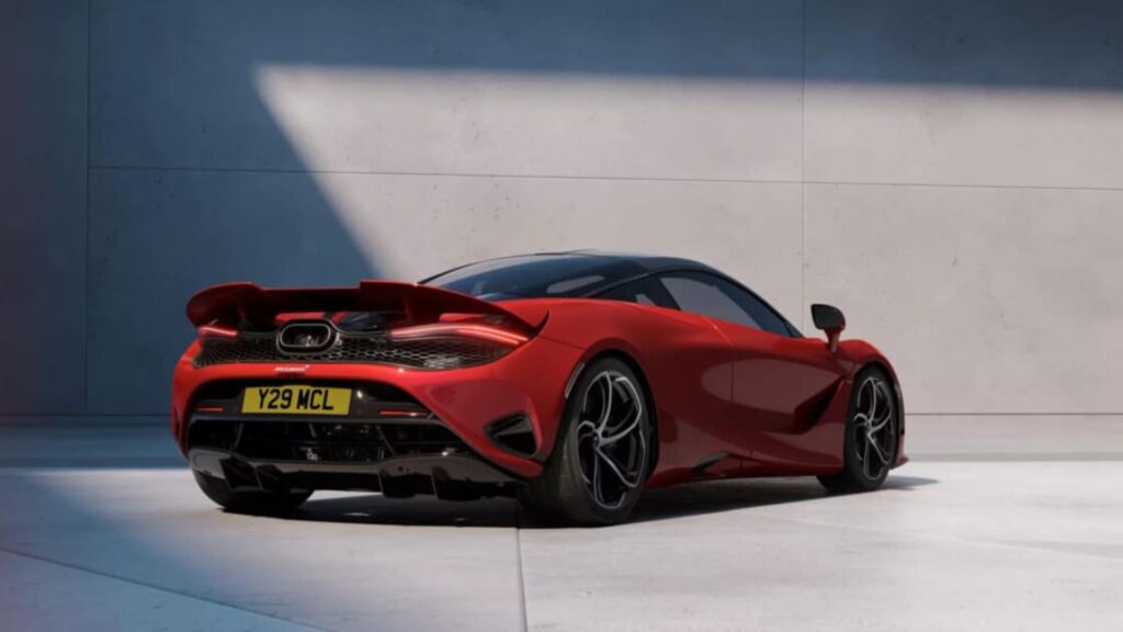 Traseira da McLaren 750S 2025.
