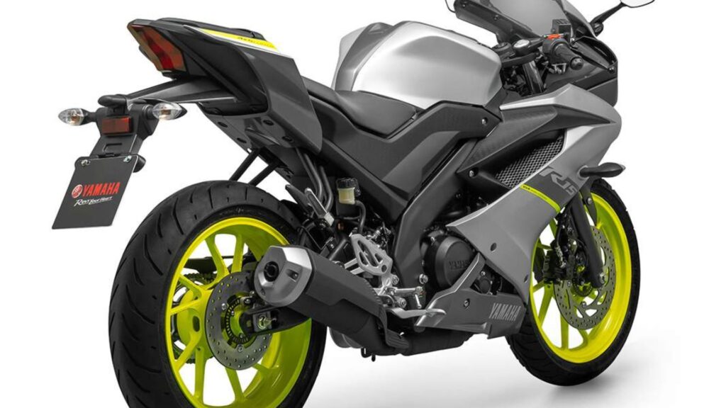 Traseira da Yamaha R15 2025.