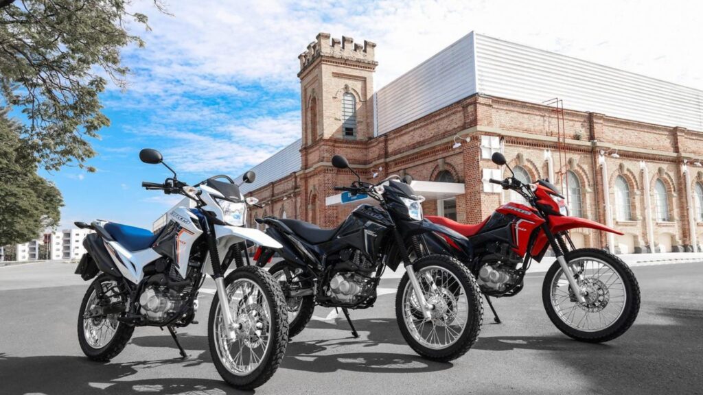 Três Honda NXR 160 Bros 2025.
