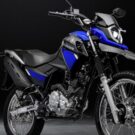 Yamaha Crosser 150 2025 em fundo preto.