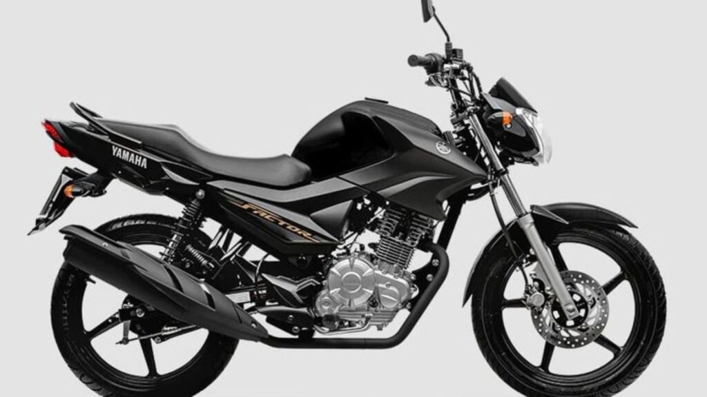 Yamaha Factor 125 2025 preta de lado.