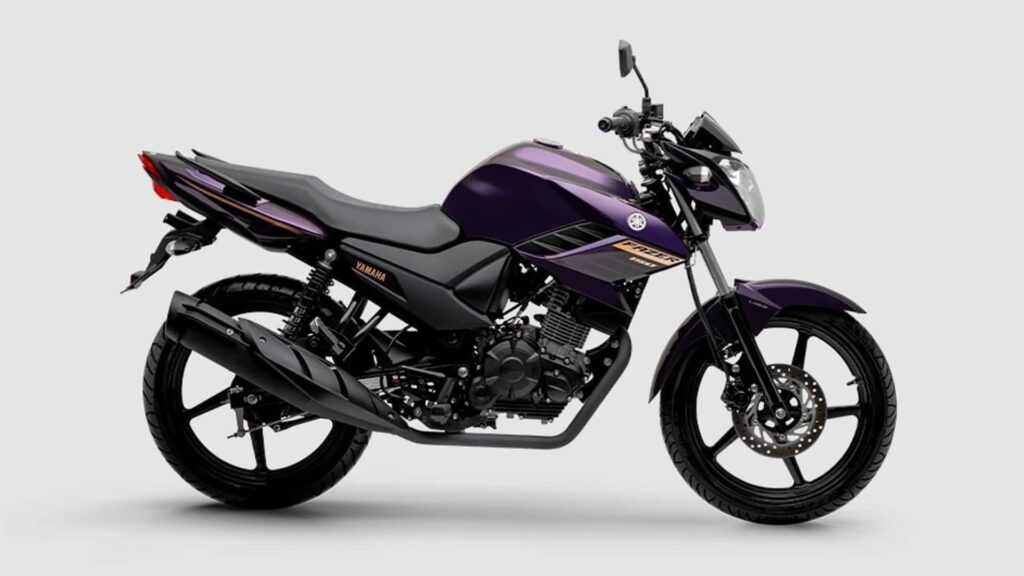 Lateral da Yamaha Fazer 150 2025 roxa.