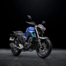 Yamaha FZ25 2025 em fundo preto.