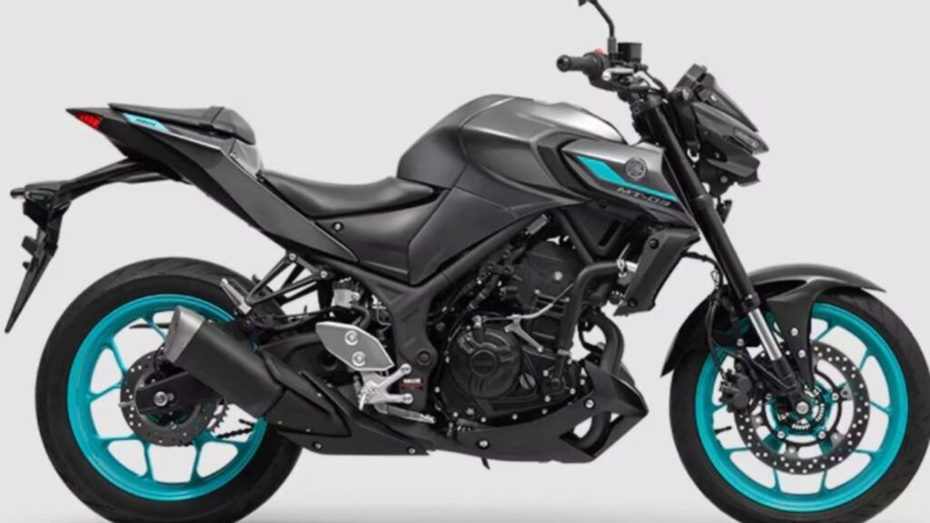 Yamaha MT-03 2025 em fundo branco.