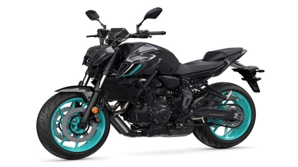 Yamaha MT-07 2025 em fundo branco.