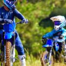 Yamaha PW50 2025 pequena e CRF de adulto.