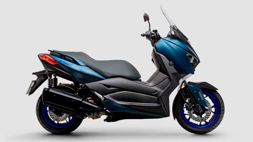 Lateral da Yamaha XMAX ABS 2025.