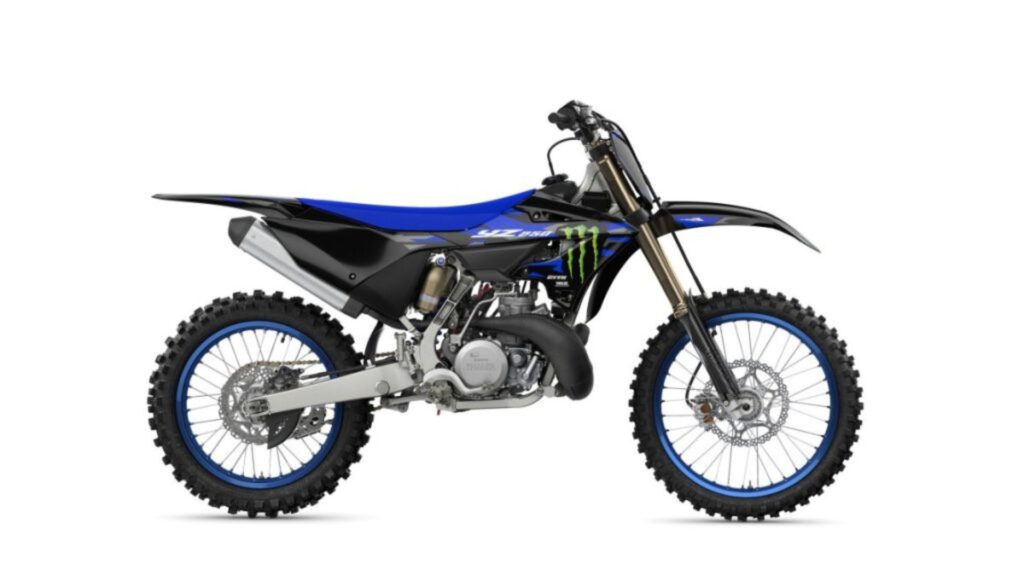 Yamaha YZ250 2025 em fundo branco.
