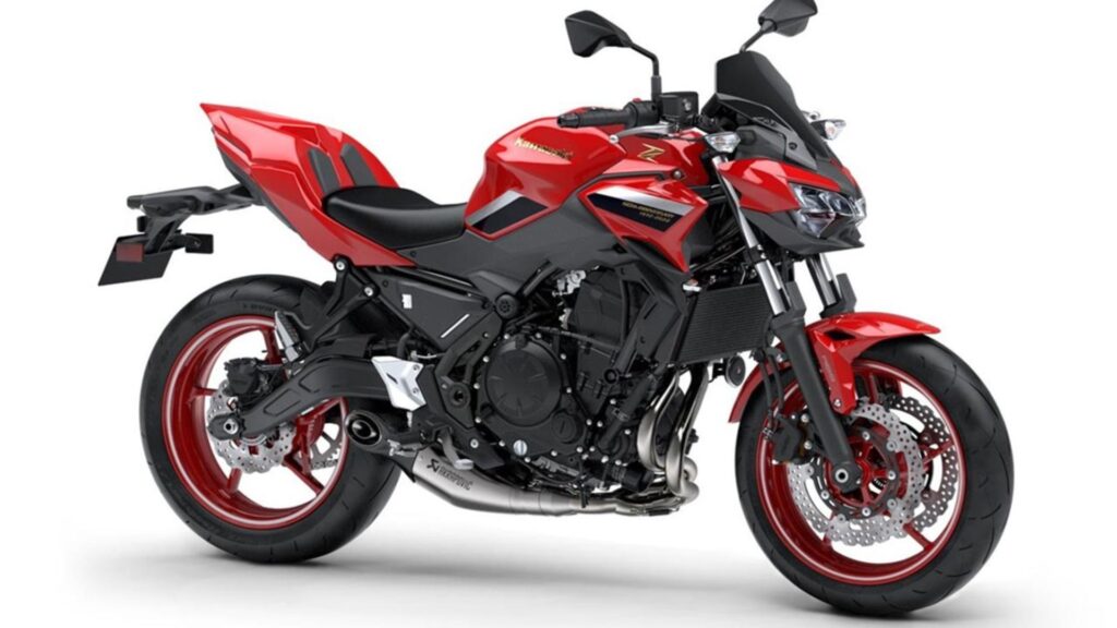 Kawasaki Z650 2025 vermelha.