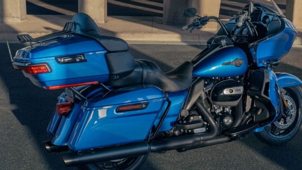 Lateral da Harley-Davidson Road Glide 2025.