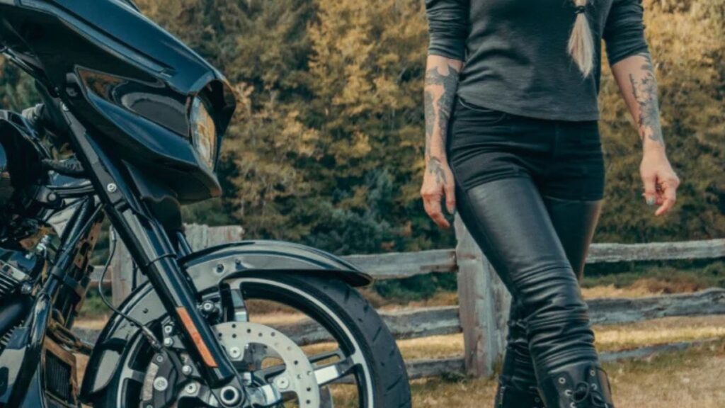 Dianteira da Harley-Davidson CVO Street Glide 2025.