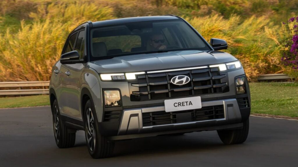 Dianteira do Hyundai Creta na estrada.