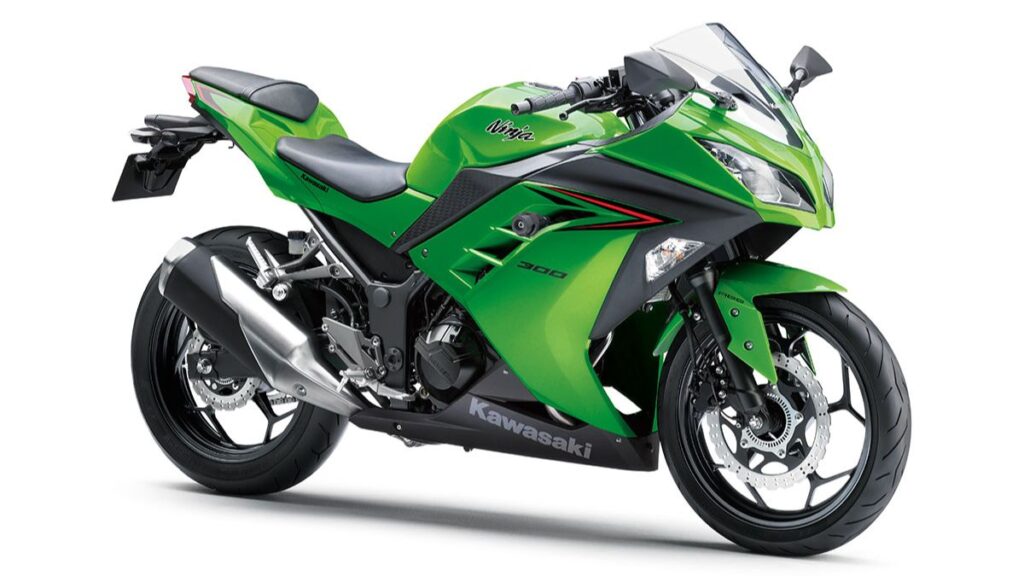 Dianteira da Kawasaki Ninja 300 2025.