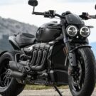 Dianteira da Triumph Rocket 3 Storm 2025.