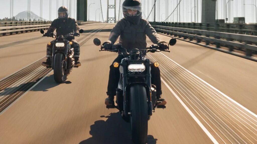 Dianteira de duas Harley-Davidson Sportster S 2025.