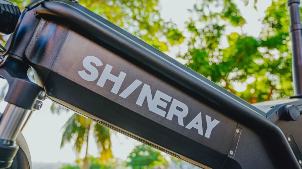 Escrita da Shineray no quadro da Shineray PTXR 2025.