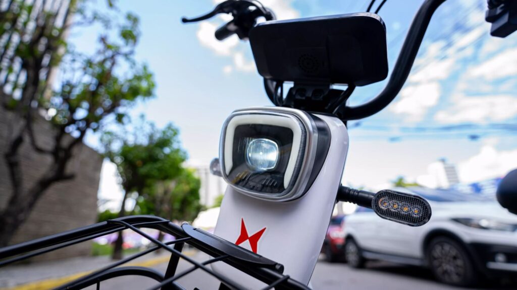 Farol dianteiro da Shineray PT1 2025.