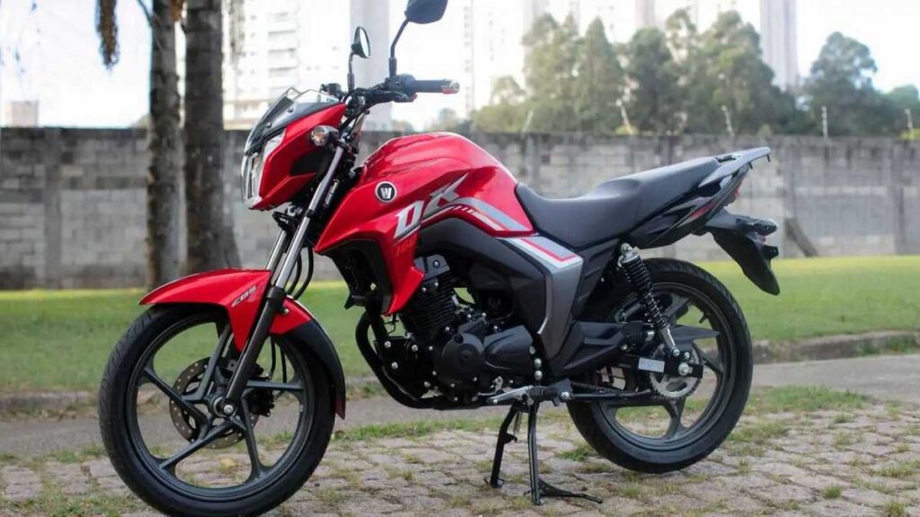 Haojue DK160 2025 vermelha parada.