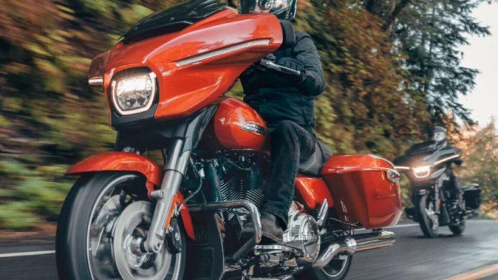 Dianteira da Harley-Davidson CVO Street Glide 2025.