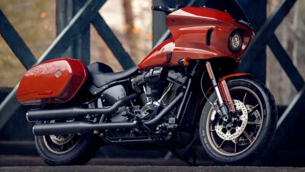 Harley-Davidson Low Rider S 2025 na diagonal.