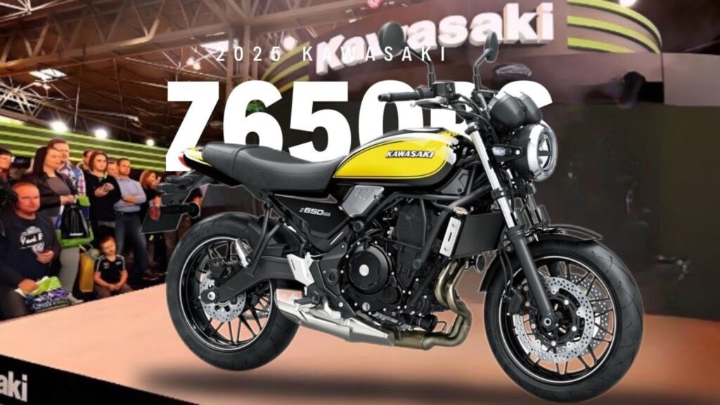 Kawasaki Z650 RS 2025 em exposição.
