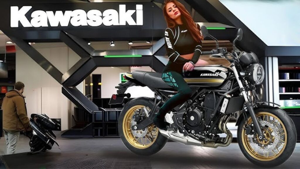 Kawasaki Z650 RS 2025 com mulher em cima.