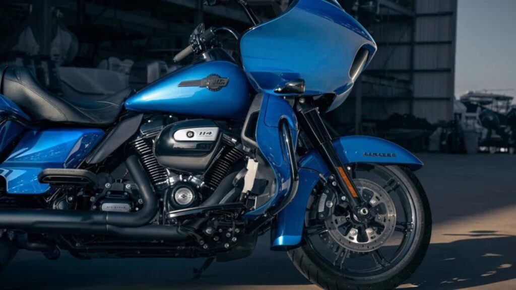 Lateral da Harley-Davidson Road Glide 2025.