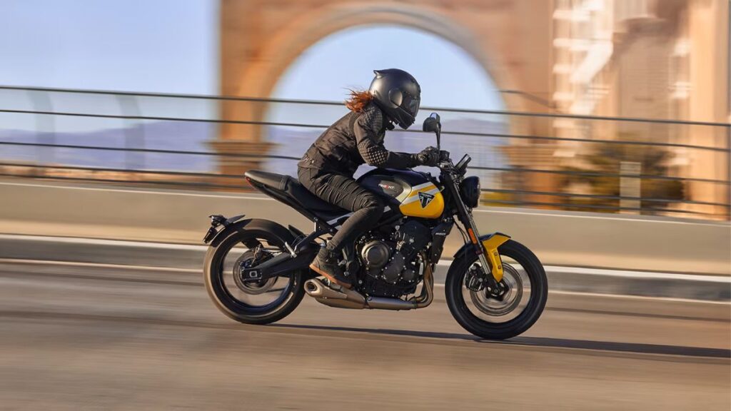 Lateral da Triumph Trident 660 2025.