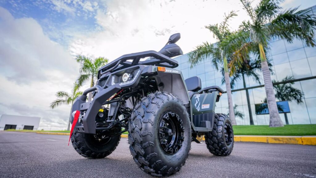 Shineray ATV 200 2025 parada na diagonal.