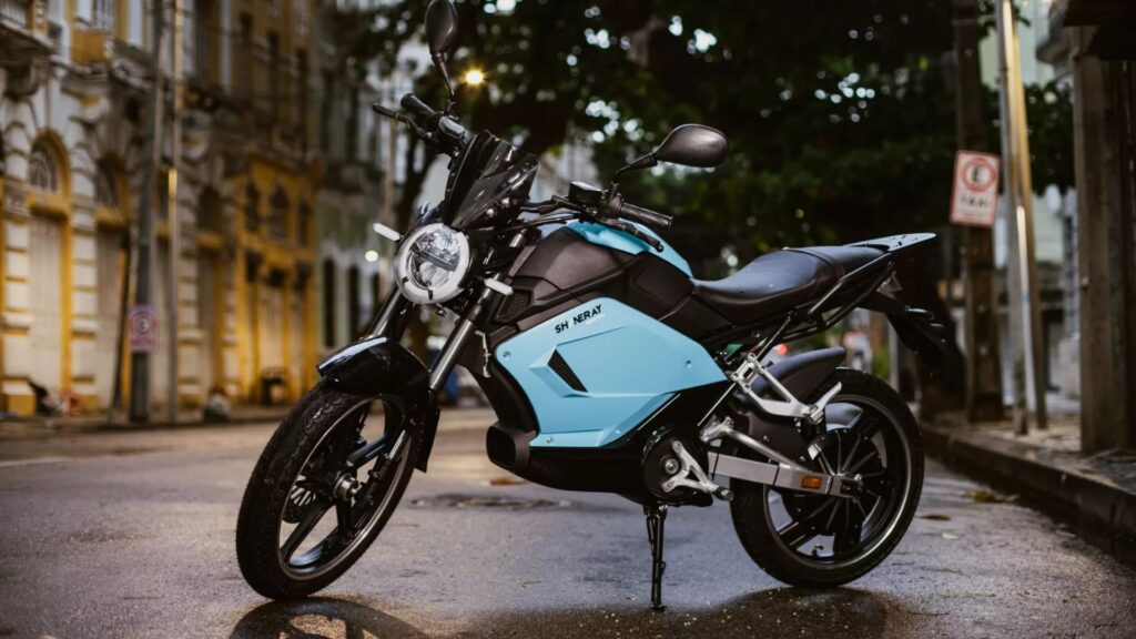 Shineray SHE-S 2025 estacionada.