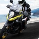 Dianteira da Suzuki V-Strom 650XT 2025.