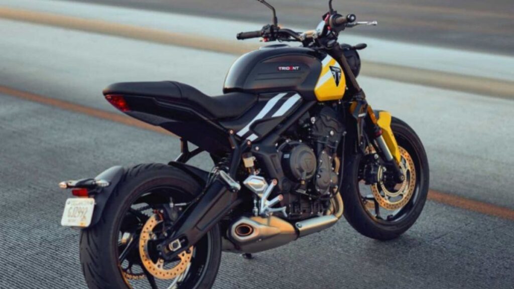 Traseira da Triumph Trident 660 2025.