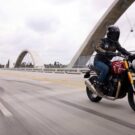 Triumph Speed 400 2025 na estrada.