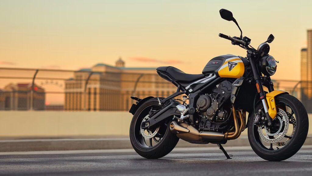 Triumph Trident 660 2025 amarela na diagonal.