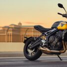 Triumph Trident 660 2025 amarela na diagonal.