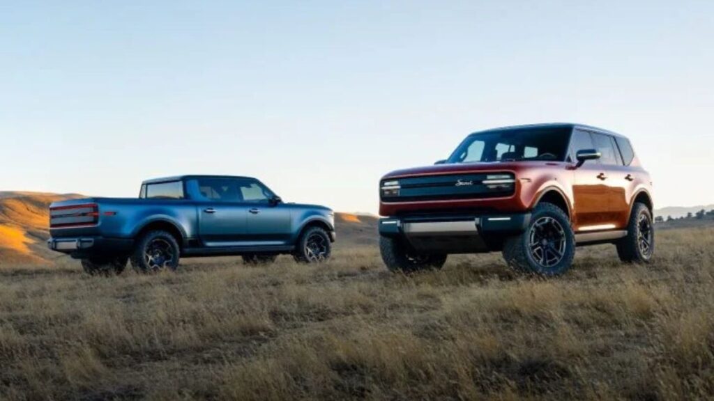 Volkswagen Scout na diagonal com picape.