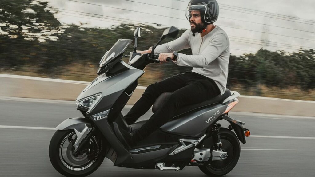 Voltz EV1 Sport 2025 em movimento.