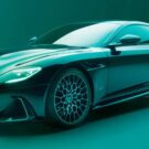 Aston Martin DBS 2025 na diagonal.