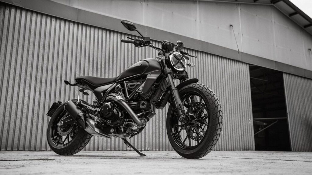 Ducati Scrambler Icon 2025 na diagonal.