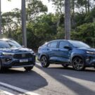 Fiat Pulse e Fastback na diagonal parados.